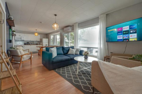Waterfront Night Owl Cottage on Halls Lake